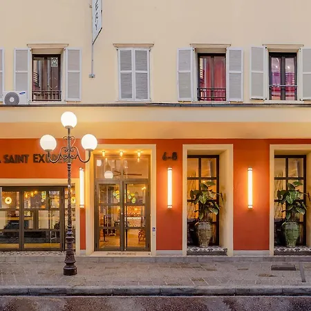 Villa Saint Exupery Beach Hostel-3