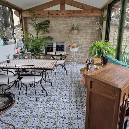 Maison d'Hôtes et Roulotte Le 6 Bis-2