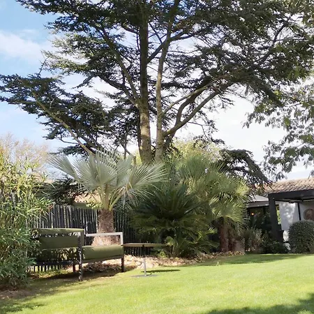 Le Clos Saint-Martin Hôtel&Spa-3