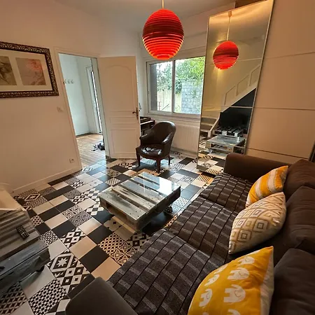 Rouen Eco Lodges Maison Entiere Avec Terrasse Dans Jardin Potager Piscine Parking-2