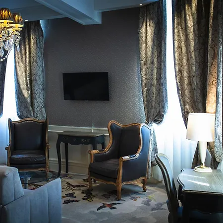 Hotel & Spa Le Grand Monarque, BW Premier Collection-2