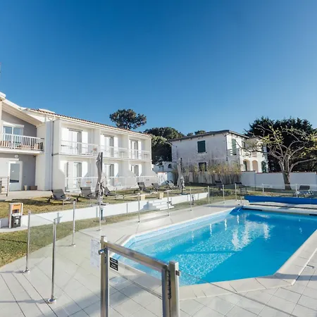 Beach Hotel - Le Grand Chalet-2