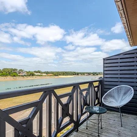 Single Fin Hotel & Lodge-2