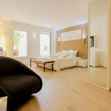 Hotel Traverse Des Artistes-2