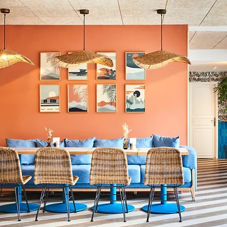 Hotel Chromatics & Restaurant Hill Club By Happyculture-2