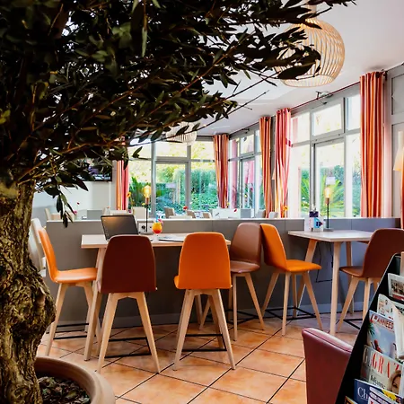 Brit Hotel Confort Nimes Ouest - A9 Sortie 25-3