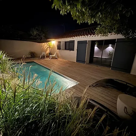 Piscine privée chauffée Proche des plages-3