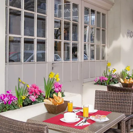 Brit Hotel Confort Le Revest Sainte-Maxime-2