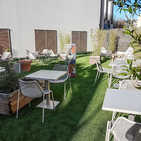Esatitude Hotel-2
