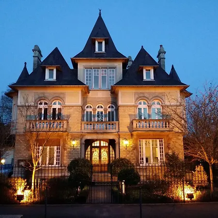 Le Castel Guesthouse-3