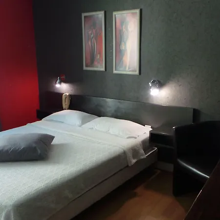 Hotel Le Cambronne-3
