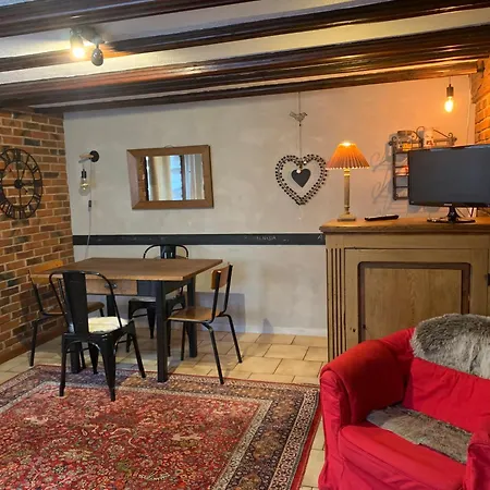 Gîte de caractère au calme , proche quartier historique, Au Merlenchanteur-2