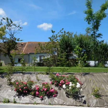 Fasthotel Montmarault-3