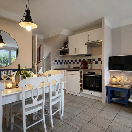 LocaLise - Maison E4 au Guilvinec - A 20m de la mer avec jardin et piscine - Tout à pied, plages, port, centre, commerces, marché - Wifi inclus - Linge de lit inclus - Animaux bienvenus-2