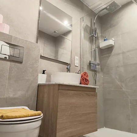 Hostel Meyerbeer - Rooms And Apartments-3
