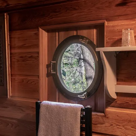 Orion Treehouses-2