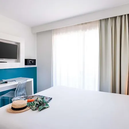 Ibis Styles Menton Centre-2