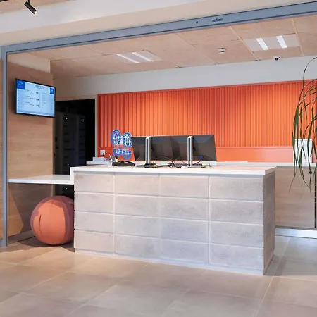 Hotel Ibis Mont De Marsan-2