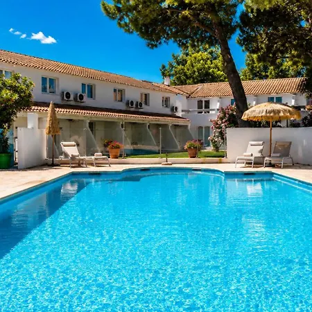 Artemia Aigues-Mortes - Hotel Avec Piscine - Bornes Electriques - Parking Prive - Local Velo-Moto-2