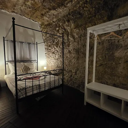 Chambres D'Hotes Troglodytes Le Clos De L'Hermitage-3