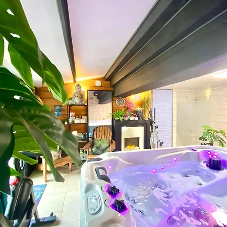 Domaine Ô Clair de Lune - Chambres d'Hôtes et Gîtes à Sarlat - Accès Cité Médiévale 5 minutes à pied - Parking - SPA&Massages en option - Piscine de saison-3