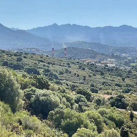 Suite avec 2 chambres d'hôtes pour 1 à 4 personnes avec vue mer, terrasse, climatisation, parking privé, proche port et aéroport, petit déjeuner inclus-3