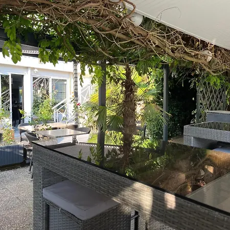 Hotel De La Mer-3