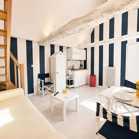 Apt Duplex Ou Plain Pied Tout Confort Plein Centre Ville Bayeux Proche Commerces, Restaurants, Avec Terrasse Privative Ou Jardin Commun Amenage Clos, Parking Gratuit A Proximite, Proche Plages Du Debarquement-3