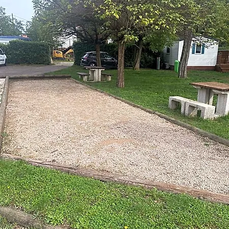 Bungalow 2/4 personnes dans résidence Hôtelière-3