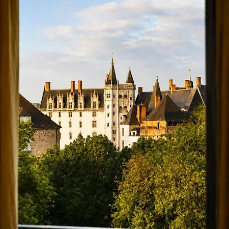 Lhotel - Face Au Chateau - Boutique Hotel Et Seminaires-3