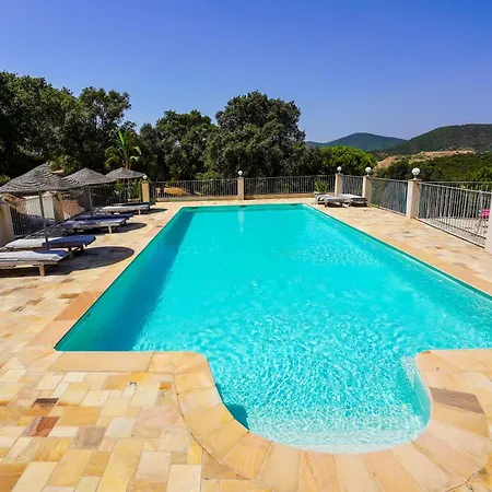 La Villa Nais PADEL&PISCINE -Suites&Appartements-2