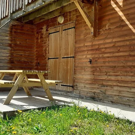 Chalet mitoyen rénové 3 pièces, 7 pers, terrasse, parking, animaux admis - FR-1-504-69-2