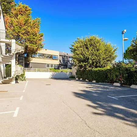 B&B HOTEL Villeneuve Loubet Plage-2