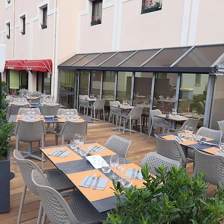 Kyriad Hotel Nevers Centre-3