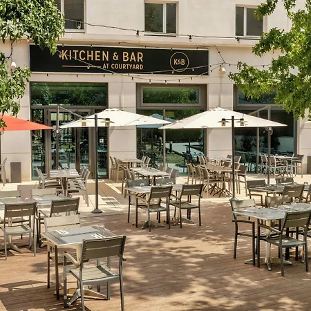 Courtyard By Marriott Paris Saint Denis-3