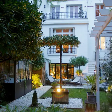 Villa Du Square, Luxury Guest House-2