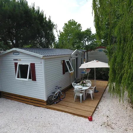Camping Resort Les Champs Blancs-3