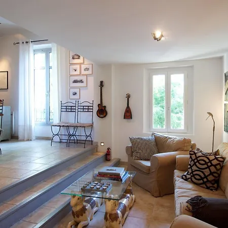 Rue Sade Bed & Breakfast-2