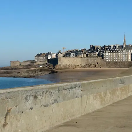 Hotel De La Mer-3