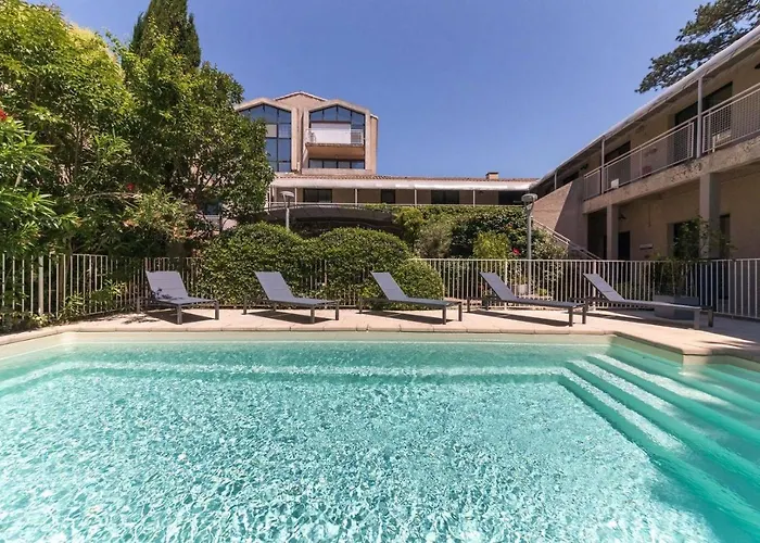 Hotel Cantosorgue LʼIsle-sur-la-Sorgue