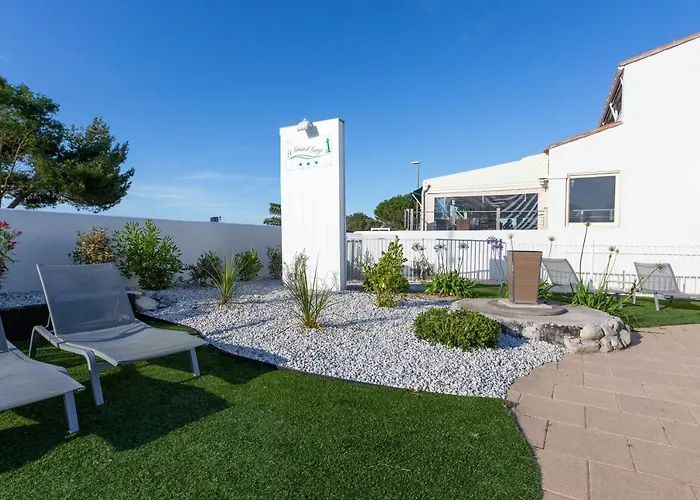 Hotel Restaurant Le Grand Large - Face A La Plage - Ile De Re Rivedoux-Plage