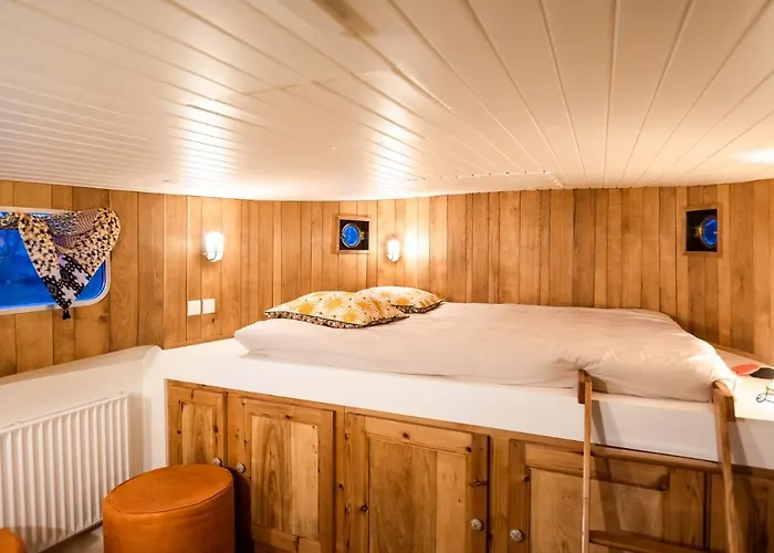 Bed and Breakfast Bateau péniche au coeur de Lila