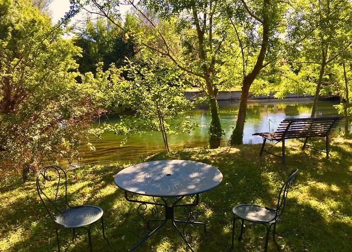 Bed and Breakfast Mas Le Pont des Aubes à LʼIsle-sur-la-Sorgue