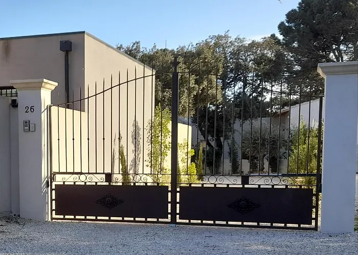 Hotels in Villeneuve-lès-Avignon