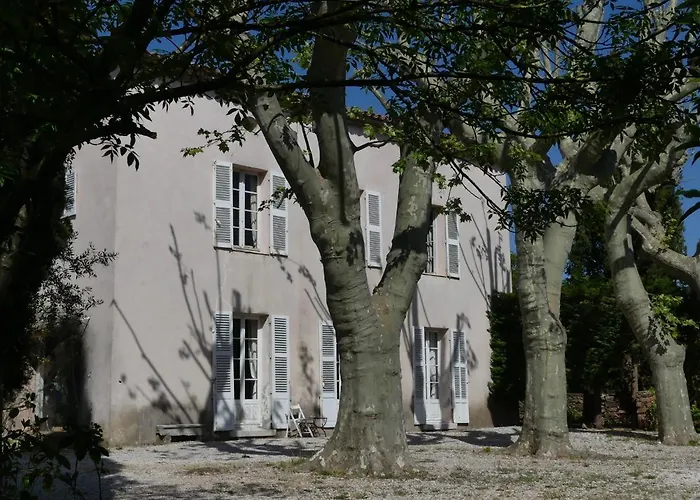 Le charme d'une vieille bastide provençale Solliès-Pont