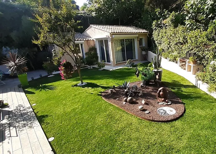 Dans Un Jardin Bb Et Jacuzzi Bed and Breakfast Mandelieu