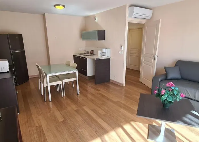 Hôtels à Villeneuve-Loubet