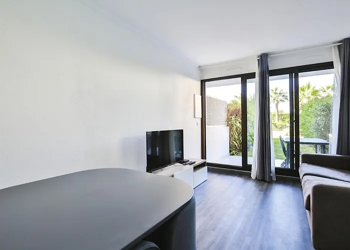 Superbe 2 Piece Tout Confort , Piscine /Ac/Parking Villefranche-sur-Mer avec Piscine