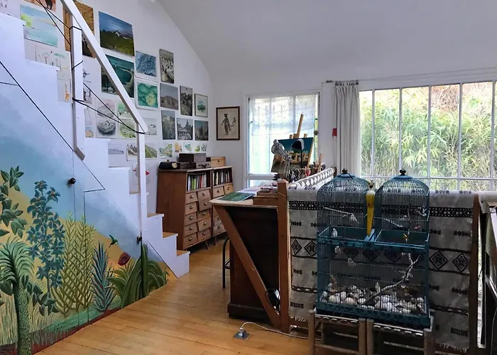 Artist House ; Private Courtyard, Paris Center Vila