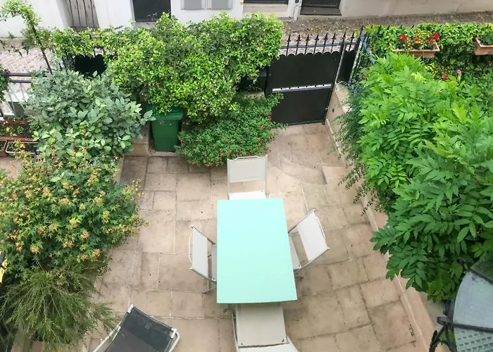 Charming Townhouse With Garden In The City Of Love Paris
